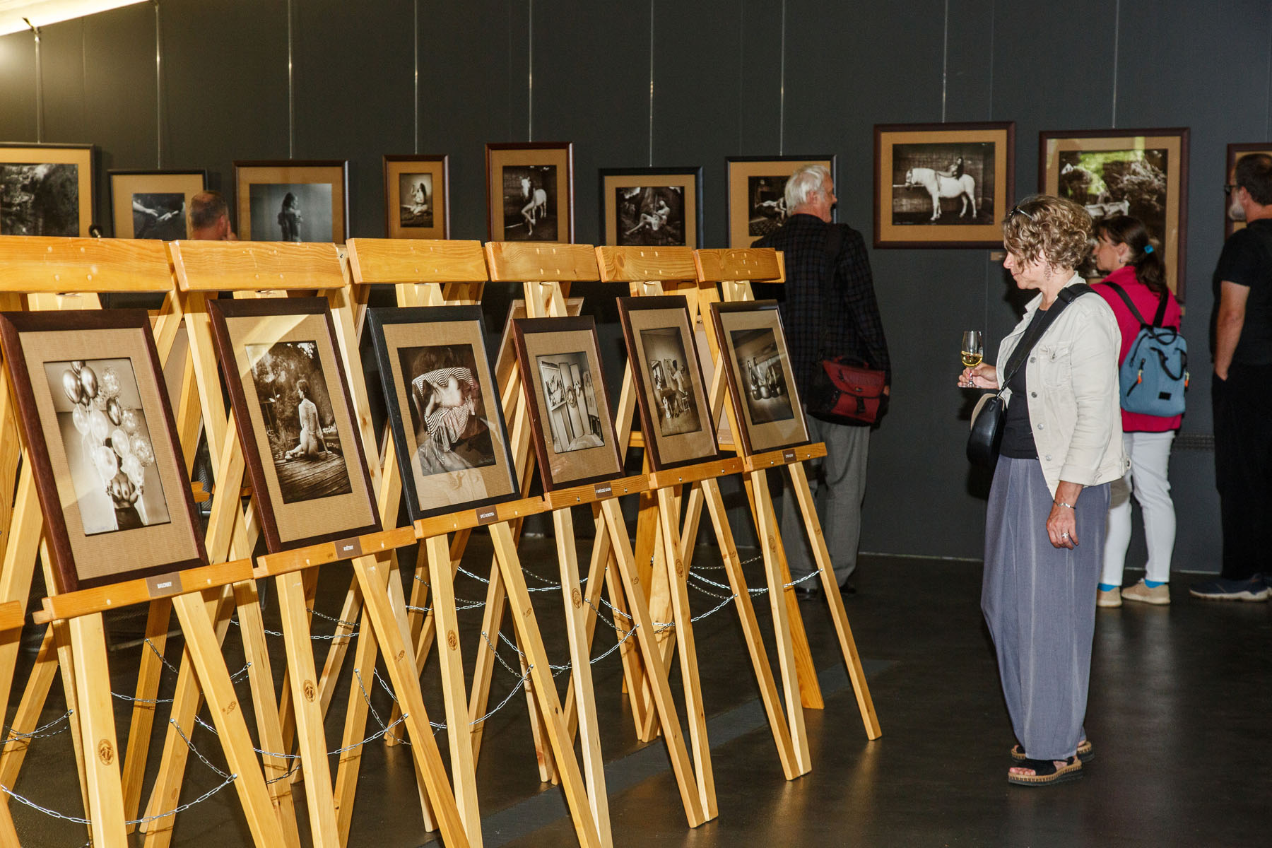 Zahájení výstavy fotografií Sáry Saudkové v ekocentru Krtek ve Vrchlabí. Foto: Kamila Antošová, archiv Správy KRNAP