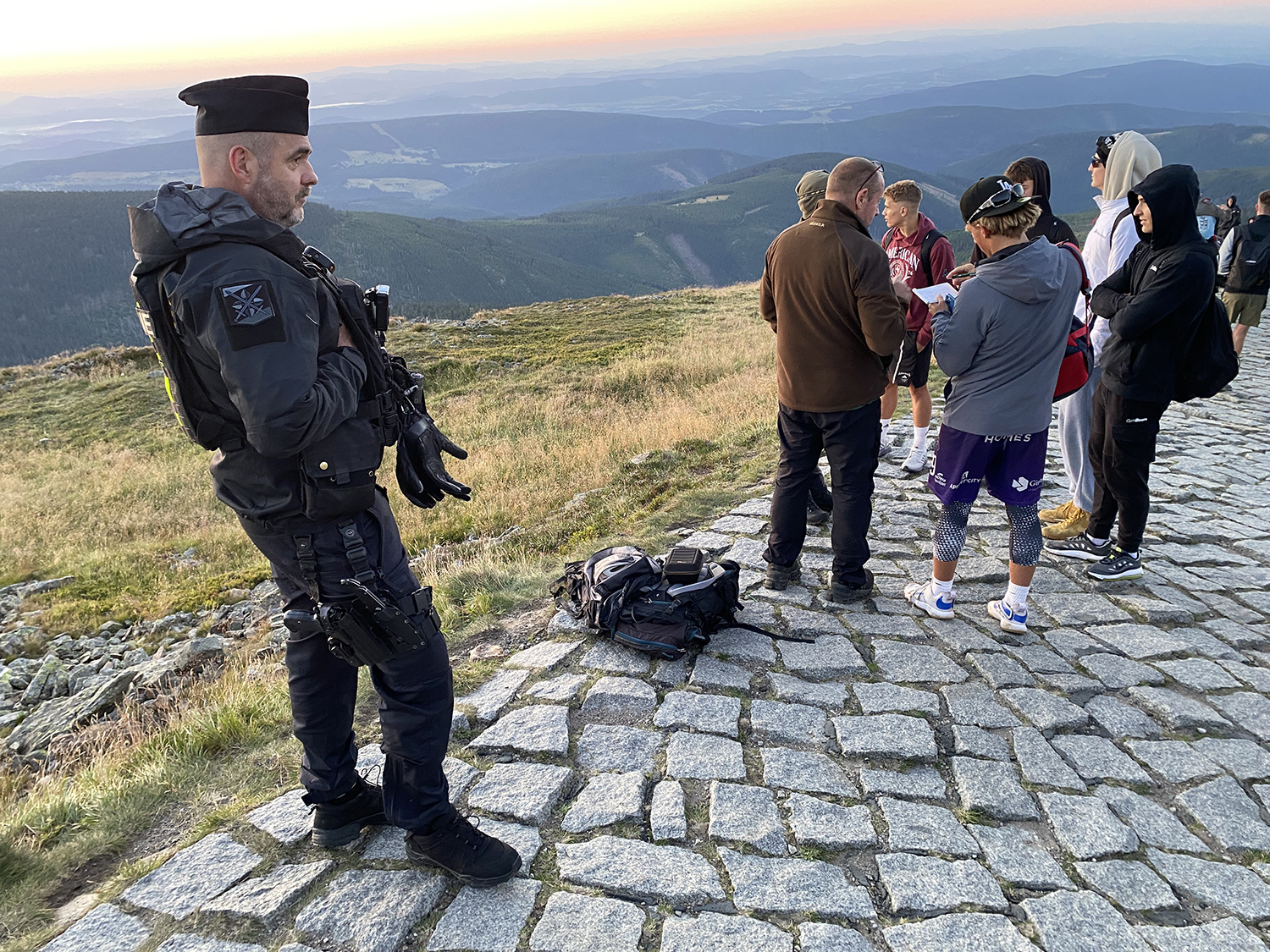 Cílem společné akce bylo zajistit dodržování pravidel ochrany přírody platných na území obou národních parků také v nočních a ranních hodinách. Foto: Radek Drahný, archiv Správy KRNAP