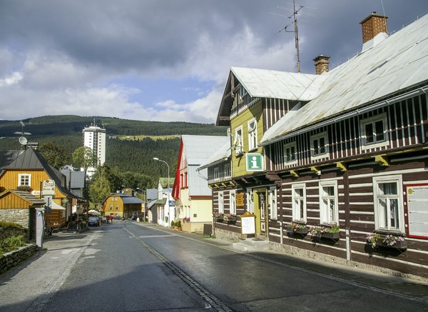  Informační centrum Správy KRNAP v Peci pod Sněžkou se dočasně stěhuje do budovy pošty z důvodu plánované rekonstrukce objektu. Foto: Kamila Antošová, Správa KRNAP