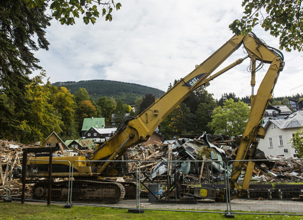 Demolice bývalé zotavovny Pětiletka ve Špindlerově Mlýně (archiv Správy KRNAP)