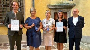 Ocenění  za příkladnou přeshraniční spolupráci jsme převzali z rukou vedení euroregionu, hejtmana Libereckého kraje Martina Půty, zemského rady okresu Görlitz Dr. Stephana Meyera a primátora města Jelení Hora Jerzyho Łużniaka.