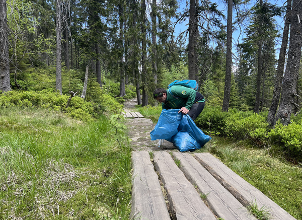 Akci Čisté Krkonoše organizuje Správa KRNAP dvakrát do roka. (foto Eva Sochorová, archiv Správy KRNAP)